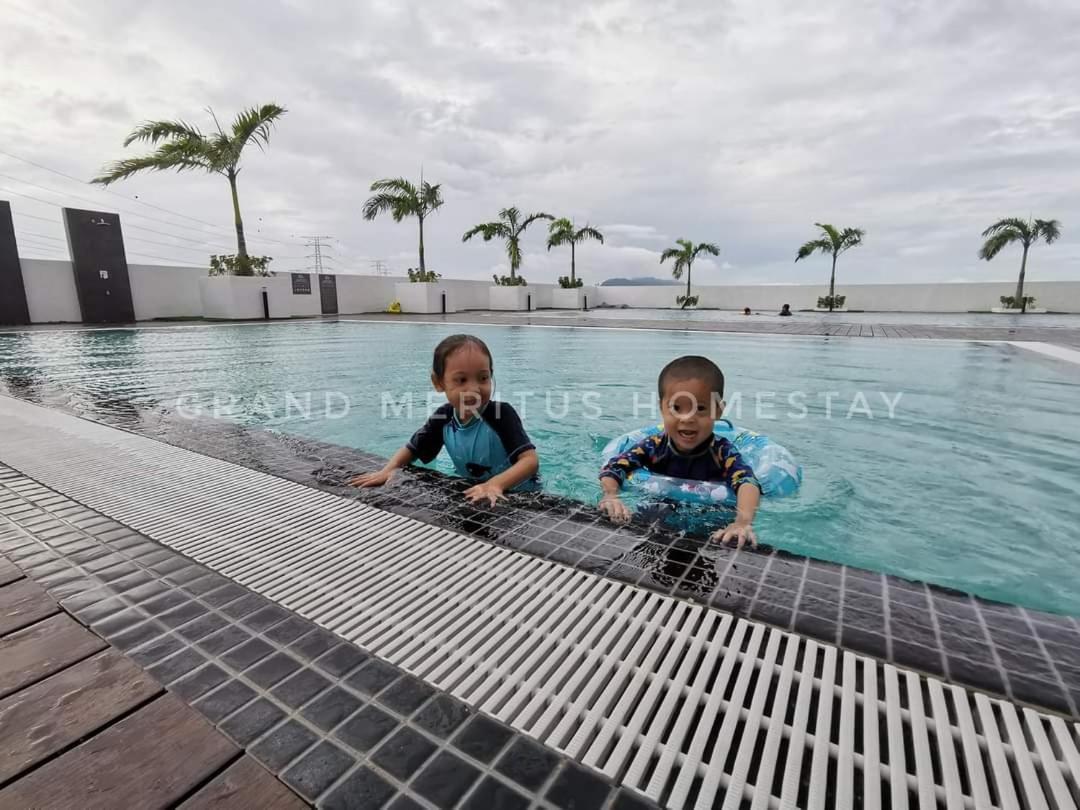 פראי Grand Meritus Homestay @Penang מראה חיצוני תמונה